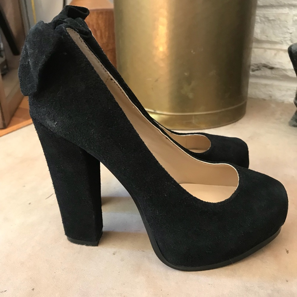 Women Steve Madden black suede platform heels 5.5